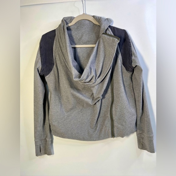 LULULEMON SWAY JACKET IN GRAY SIDE ZIPPER AND COWL NECK IN SIZE 8 - Picture 2 of 8